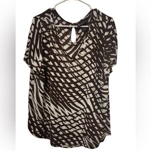 Lane Bryant Brown & White Patterned V-Neck Women's Top with hints of gold 18/20